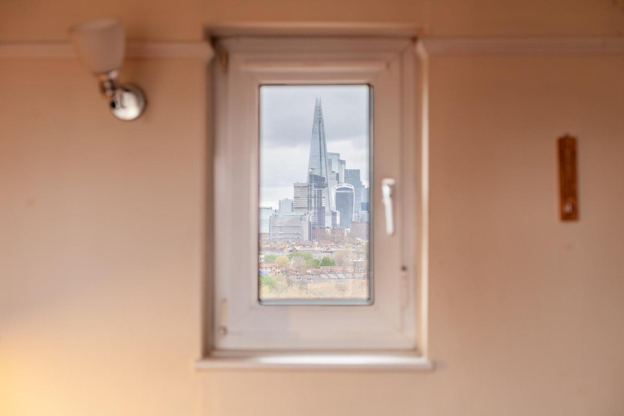 Elegant 1Br Flat With Balcony & City View, Walworth ลอนดอน ภายนอก รูปภาพ