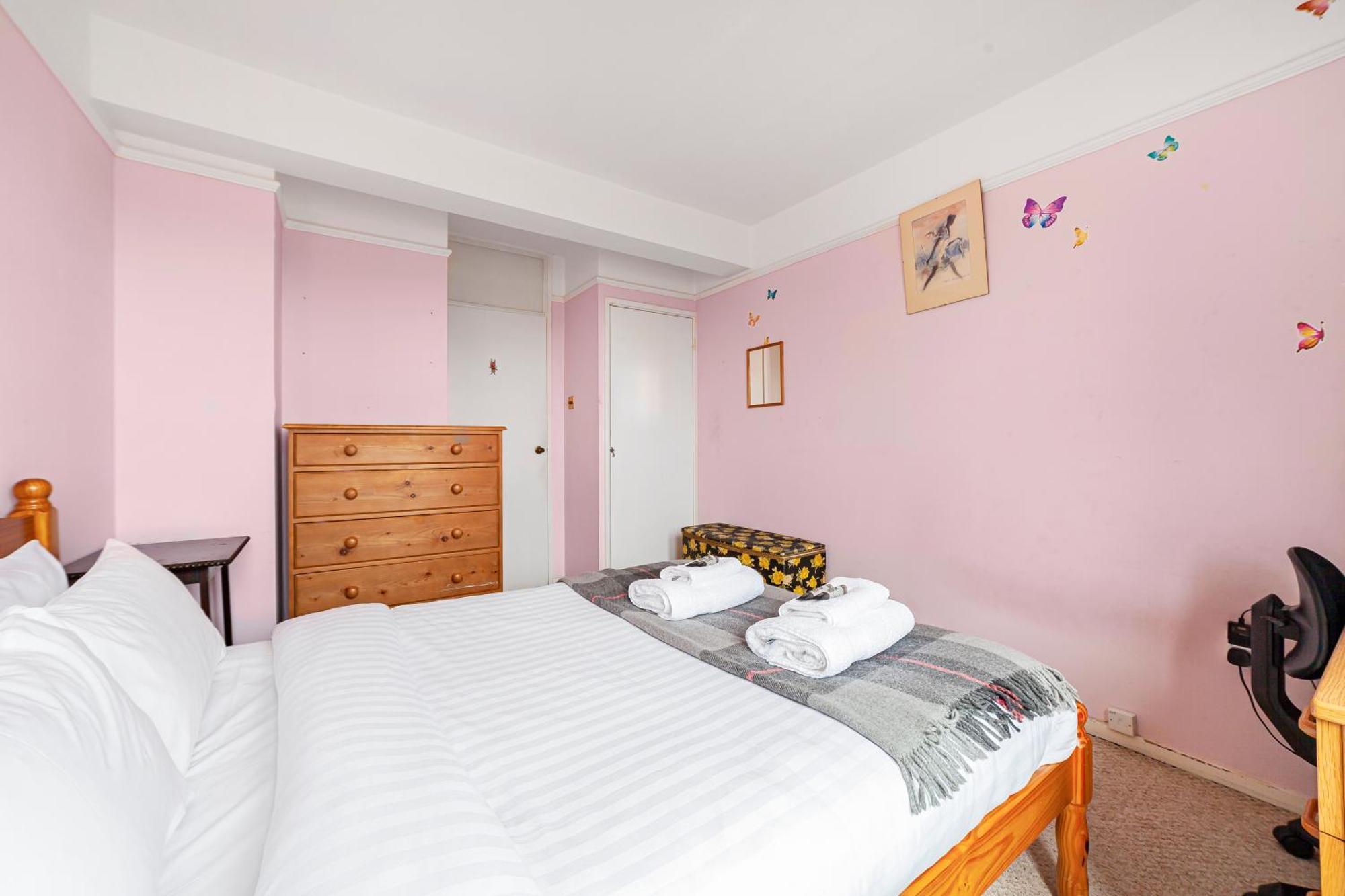 Elegant 1Br Flat With Balcony & City View, Walworth ลอนดอน ภายนอก รูปภาพ